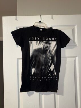 Black and White Trey Songz Between the Sheets Tour 2015 Graphic T-Shirt Size M 🖤